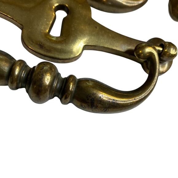 1970s Set of 4 Drawer Pulls 4.25" with 5" Plate Keeler Brass - Picture 7 of 12